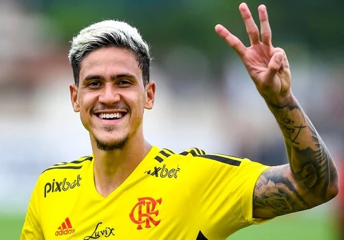 Pedro assina renovação com o Flamengo até 2027