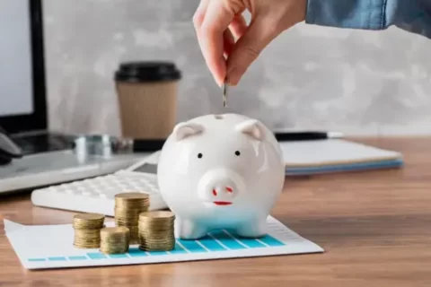 Saiba como economizar dinheiro e evitar problemas ( Imagem: Freepik)